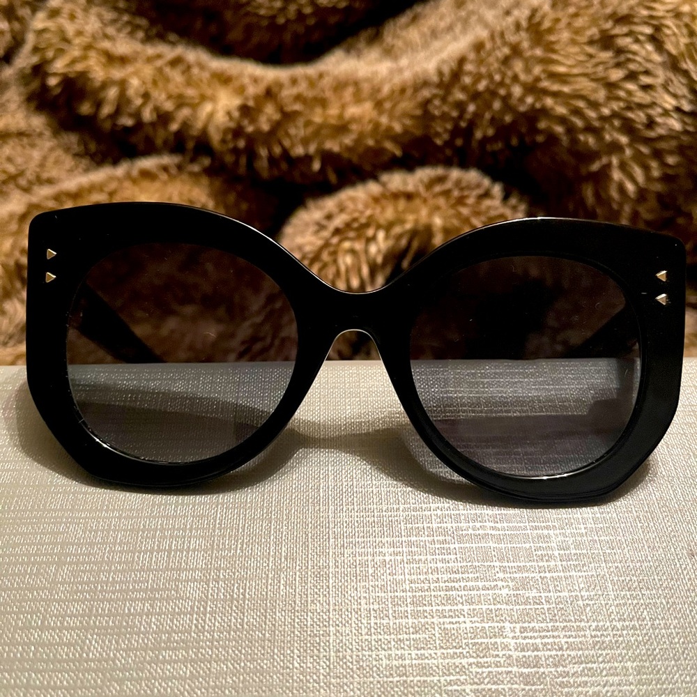 Authentic Fendi Peekaboo Sunglasses
